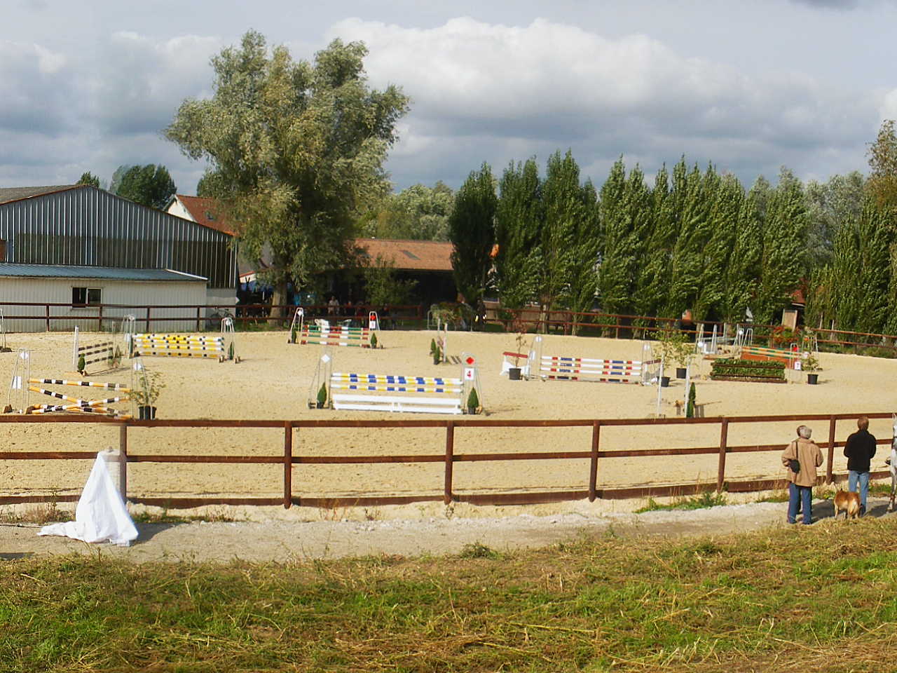 La carrière d'équitation des Écuries de Laventie (Hauts-de-France).