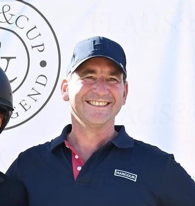 Pierre Lefebvre, instructeur d'équitation et coach équestre aux Écuries de Laventie (Hauts-de-France).