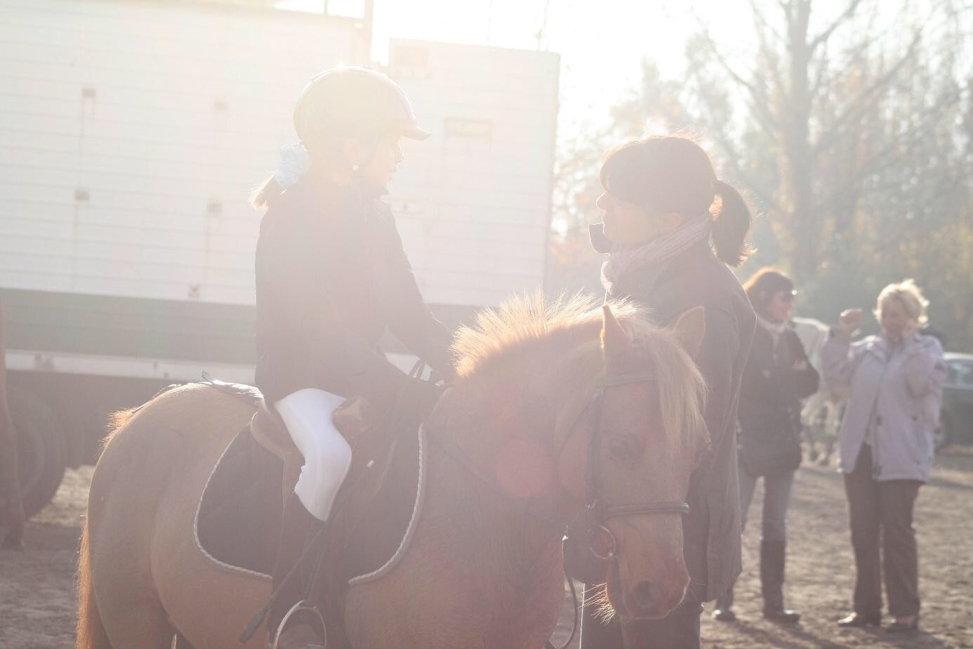 Rosalie Lefebvre et son poney Caramel en concours.